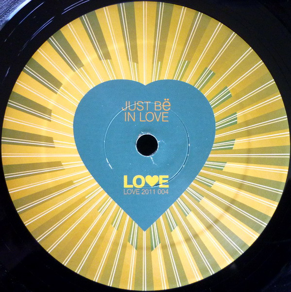 Unknown Artist - Just Bë In Love / Hot & Old (2011)